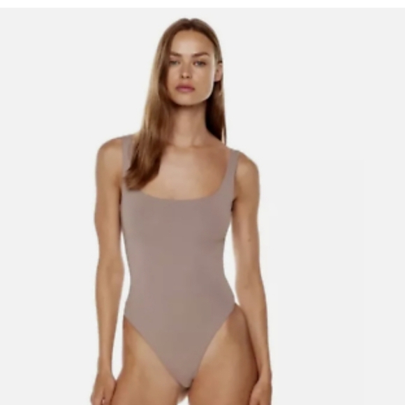 Aritzia Babaton Contour Squareneck Bodysuit Taupe Size Medium - Picture 1 of 7